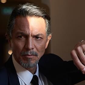 Benjamin Bratt Benjamin Bratt